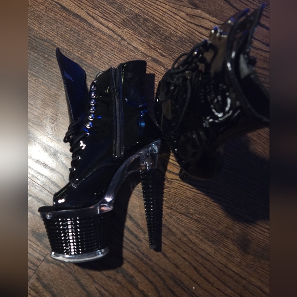 Patent Lace-Up Platform Ankle Boots in Black - Picture 3 of 5